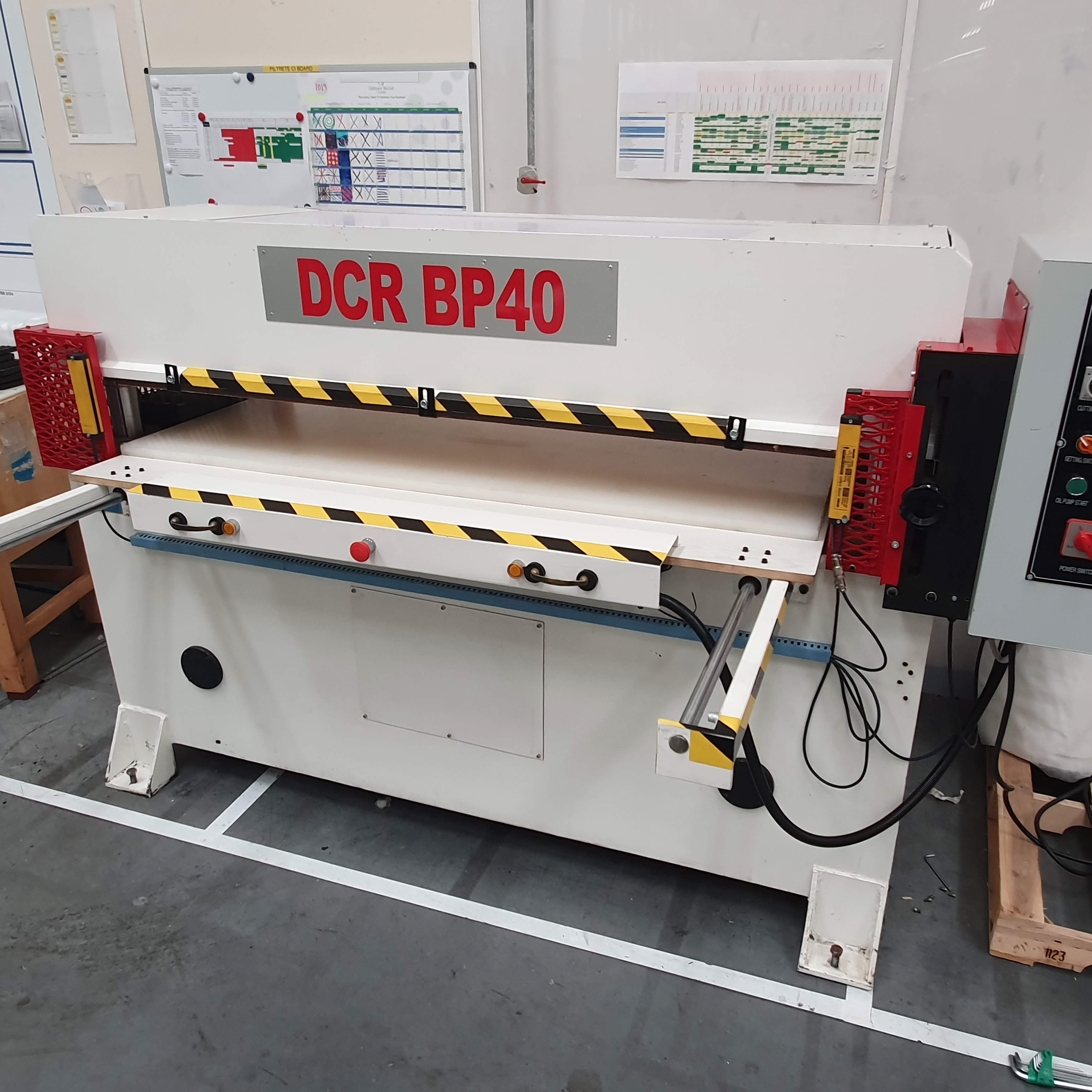 Photo of an DCR-BP40 Hydraulic BEAM PRESS Industrial Sewing Machines